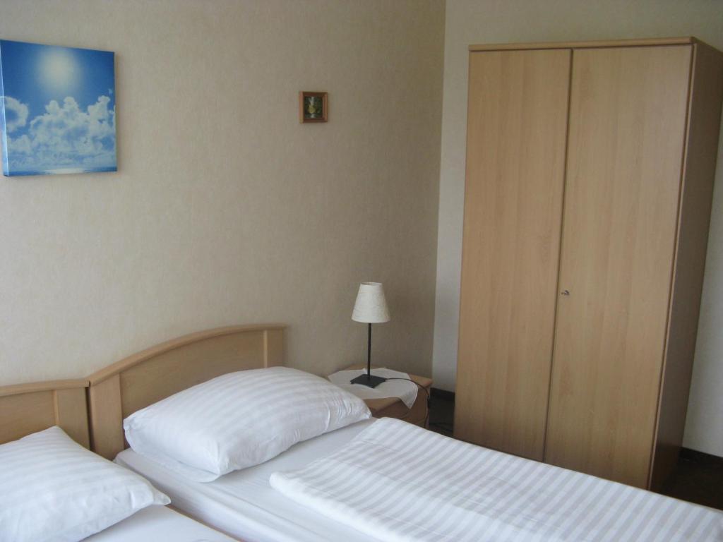 Hotel Gasthaus Roter Hahn Höflein an der Donau Zimmer foto