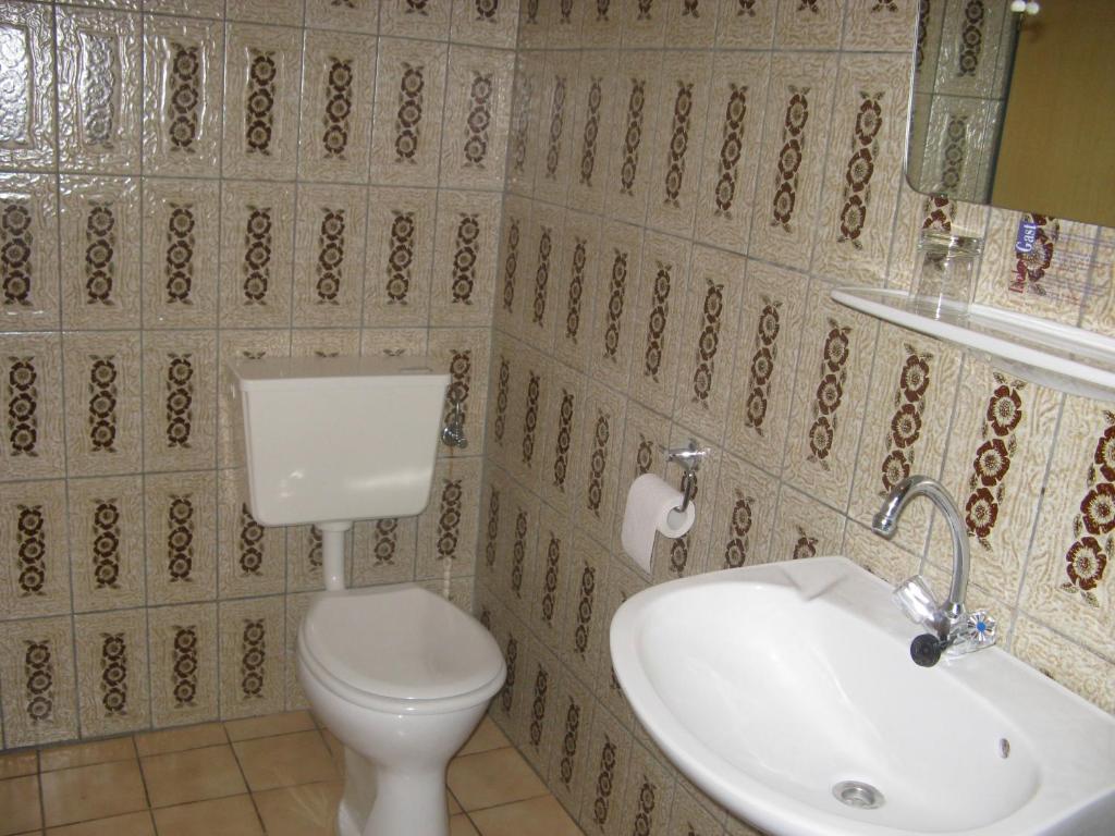 Hotel Gasthaus Roter Hahn Höflein an der Donau Zimmer foto