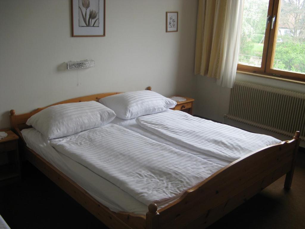 Hotel Gasthaus Roter Hahn Höflein an der Donau Zimmer foto