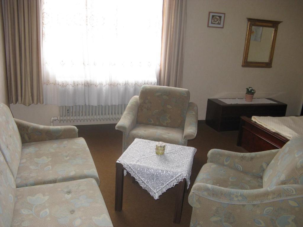 Hotel Gasthaus Roter Hahn Höflein an der Donau Zimmer foto