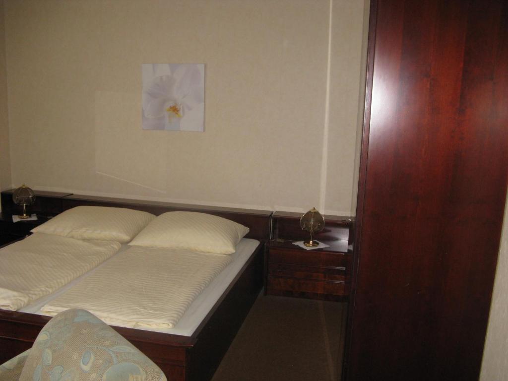 Hotel Gasthaus Roter Hahn Höflein an der Donau Zimmer foto
